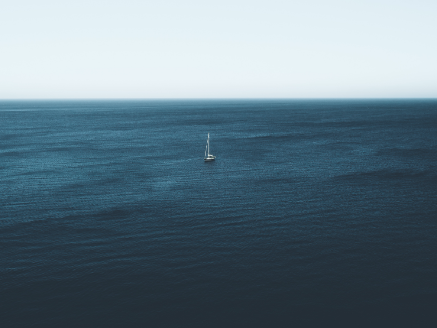 Mar con velero